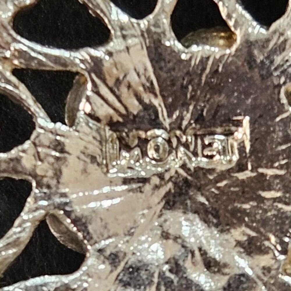 Vintage silver tone Monet brooch - Picture 10 of 10